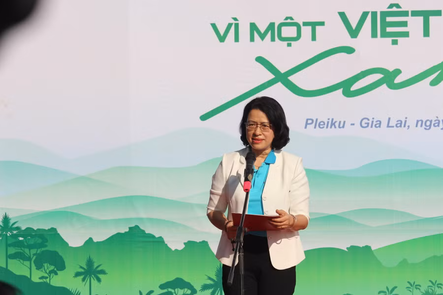 Bà Nguyễn Thị Phượng-Phó Tổng Giám đốc Agribank phát biểu tại lễ phát động trồng cây 