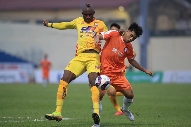 Thanh Hóa thua 1-3 vì sự tỏa sáng của ngoại binh Rafaelson bên phía SHB Đà Nẵng với một cú hat-trick. (Ảnh: Báo Thể thao Thành phố Hồ Chí Minh)