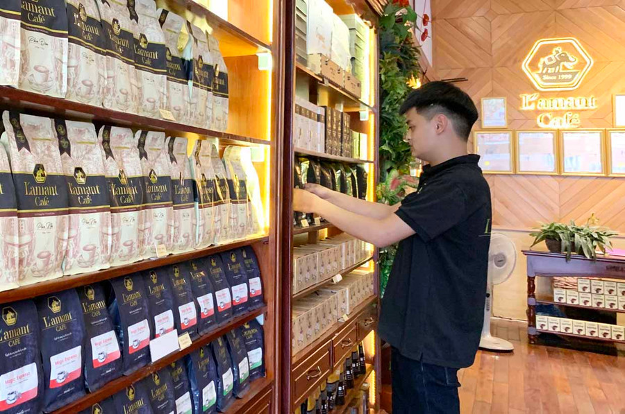 Công ty TNHH Vĩnh Hiệp đã triển khai truy xuất nguồn gốc cho sản phẩm cà phê L’amant. Ảnh: Hà Duy