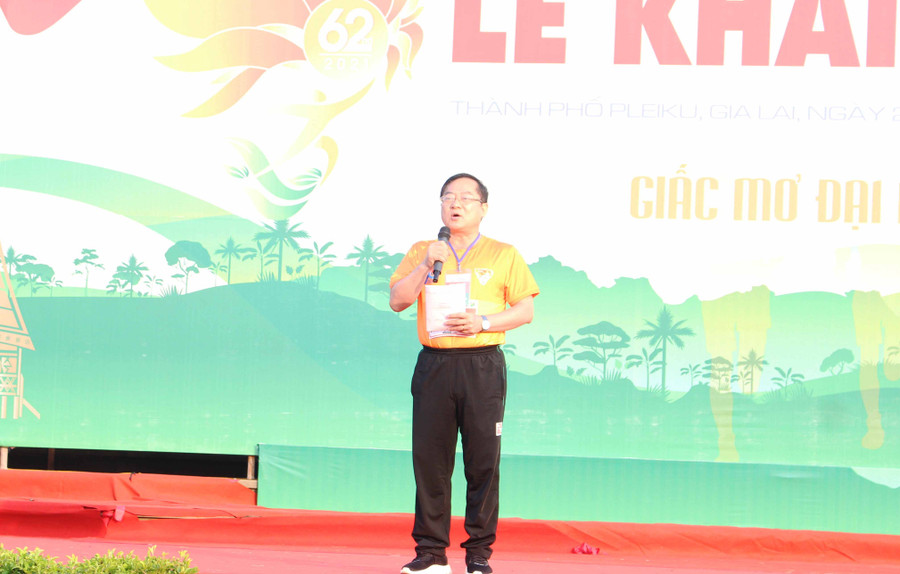 ông Lê Xuân Sơn-Tổng Biên tập Báo Tiền Phong phát biểu tại lễ khai mạc