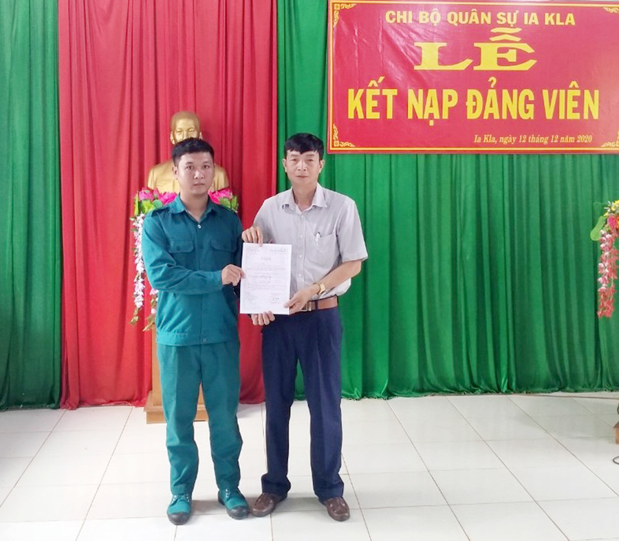 Công tác phát triển đảng viên là người DTTS luôn được các tổ chức cơ sở Đảng trực thuộc Đảng bộ huyện Đức Cơ chú trọng (ảnh đơn vị cung cấp).