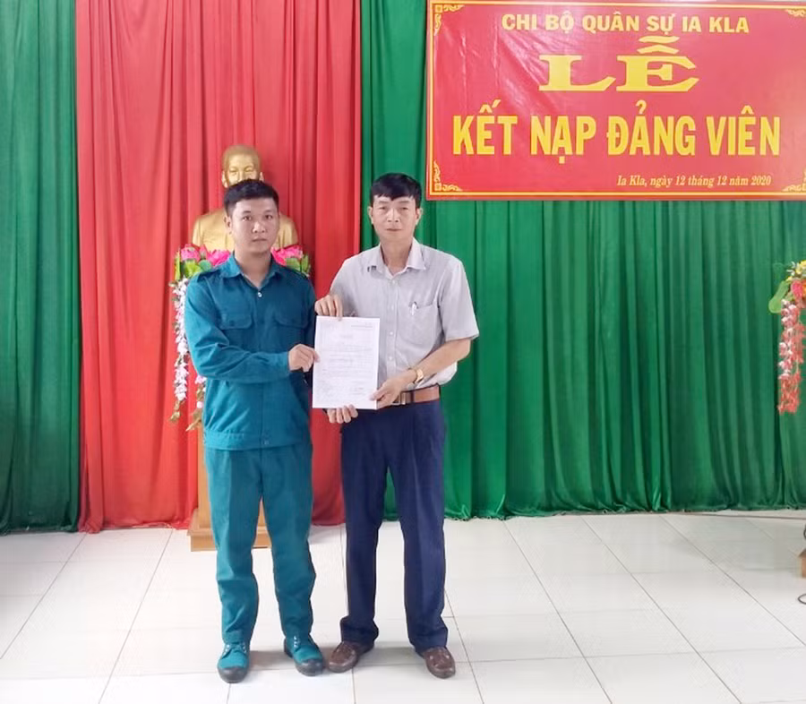 Công tác phát triển đảng viên là người DTTS luôn được các tổ chức cơ sở Đảng trực thuộc Đảng bộ huyện Đức Cơ chú trọng (ảnh đơn vị cung cấp).