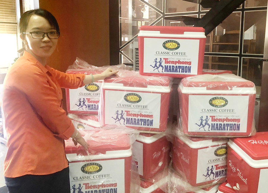 Những thùng xốp được Công ty cổ phần Cà phê Classic chuẩn bị để đặt tại các điểm tiếp nước. Ảnh: Thiên Di