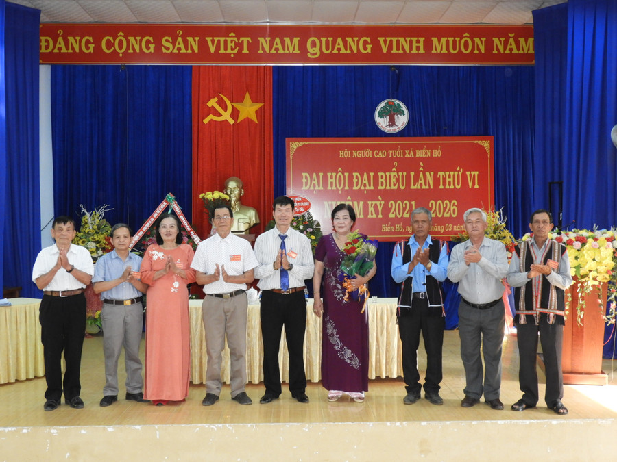 Ra mắt Ban chấp hành Hội Người cao tuổi xã Biển Hồ khoá VI. Ảnh: Thanh Nhật