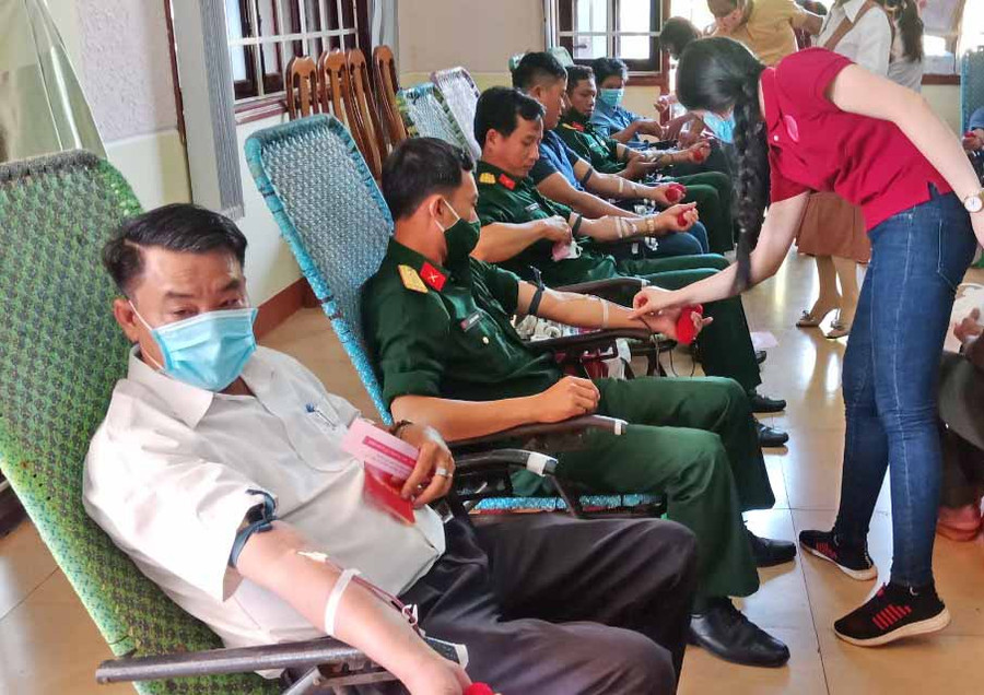 Đông đảo tầng lớp nhân dân huyện Chư Pưh hiến máu tình nguyện. Ảnh: Hồng Ngọc