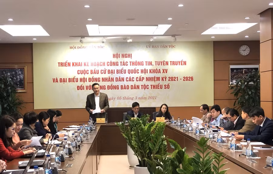  Lãnh đạo Hội đồng Dân tộc của Quốc hội và Ủy ban Dân tộc chủ trì hội nghị triển khai công tác thông tin tuyên truyền về bầu cử ở vùng đồng bào dân tộc thiểu số. (Nguồn: baotintuc.vn)