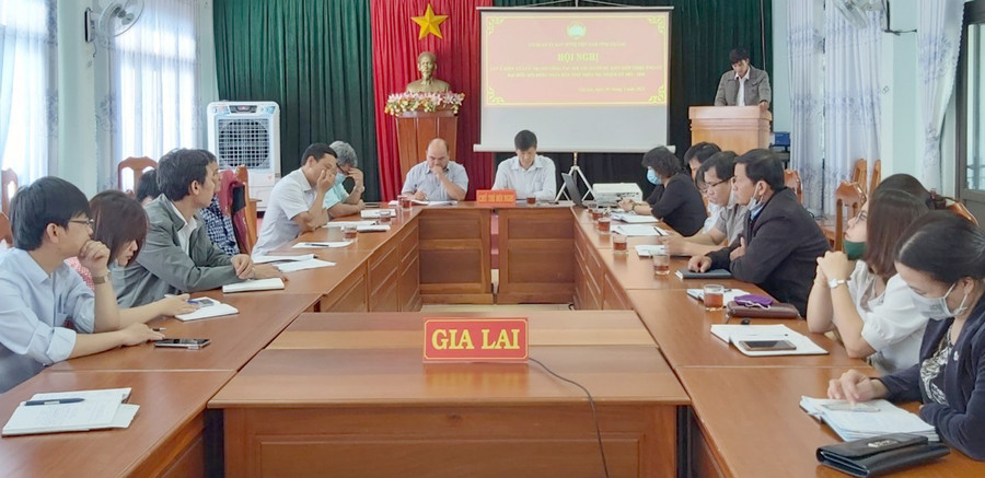 Ban Thường trực Ủy ban MTTQ Việt Nam tỉnh và Ban Chấp hành Công đoàn Cơ quan Ủy ban MTTQ Việt Nam tỉnh tổ chức hội nghị lấy ý kiến cử tri nơi công tác đối với người được giới thiệu ứng cử. Ảnh: Anh Huy