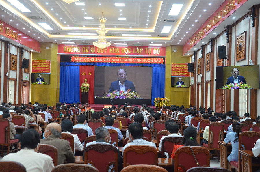 Quang cảnh hội nghị nghiên cứu, học tập, quán triệt Nghị quyết Đại hội đại biểu toàn quốc lần thứ XIII của Đảng tại điểm cầu Hội trường 2-9 (TP. Pleiku). Ảnh: Phương Linh