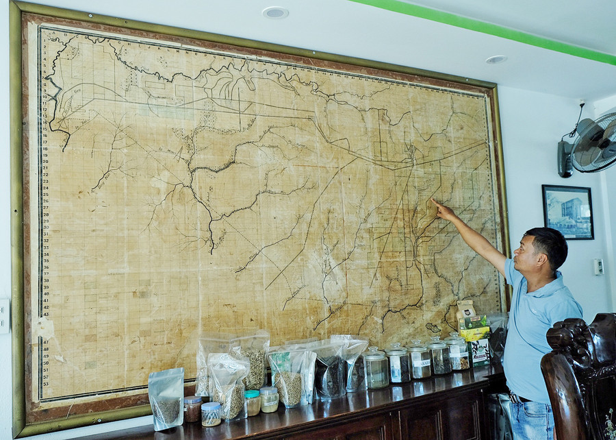 Hương chè Bàu Cạn ảnh 3 Bản đồ quy hoạch Sở chè Bàu Cạn có từ thời Pháp hiện vẫn được lưu giữ. Ảnh: Hoàng Ngọc