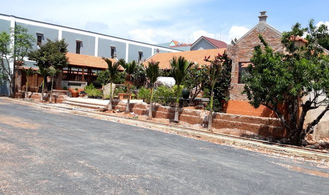  Cổng và hàng rào trước nhà pha chế đã được tháo dỡ- ẢNH: LÂM VIÊN