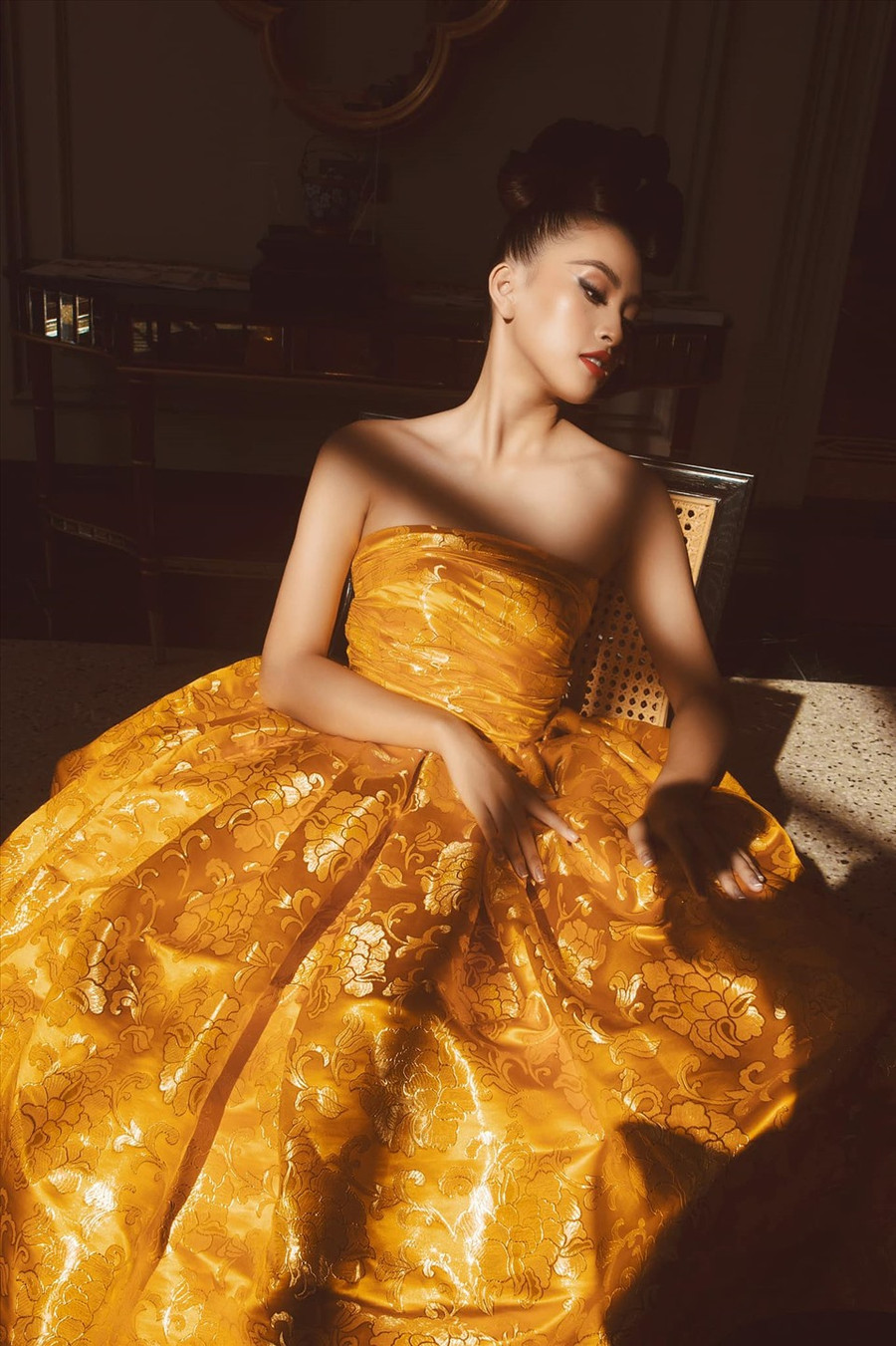  Sau 3 năm kể từ ngày đội vương miện, Trần Tiểu Vy ngày càng khẳng định tên tuổi của mình trên bản đồ nhan sắc. Người đẹp được đánh giá là một trong những nàng hậu có nhan sắc nổi bật trong nhiều thập kỉ qua. Ảnh: NSCC.