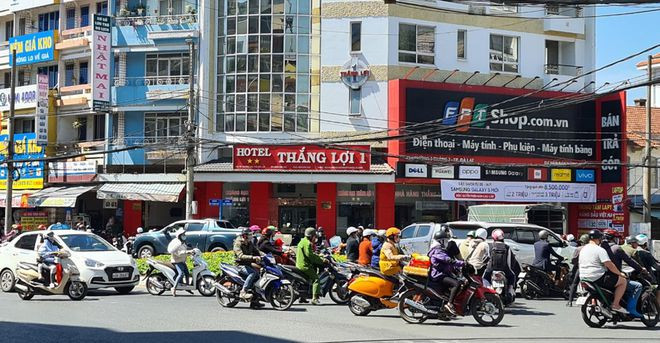 Nút giao thông 3 tháng 2- Hải Thượng được đề xuất lắp đèn xanh đèn đỏ để điều tiết giao thông - ẢNH: LÂM VIÊN Nút giao thông 3 tháng 2- Hải Thượng được đề xuất lắp đèn xanh đèn đỏ để điều tiết giao thông - ẢNH: LÂM VIÊN