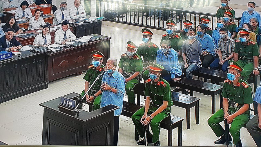  Bị cáo Bùi Viết Hiểu cũng là 1 trong 6 người kháng cáo bản án sơ thẩm. Bị cáo này bị Tòa án nhân dân TP.Hà Nội xử phạt 16 năm tù về tội 