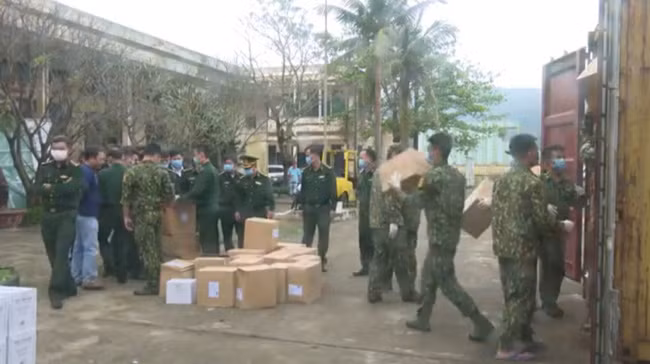 Phát hiện lô hàng mỹ phẩm, đồ gia dụng lậu có giá trị khoảng 14,5 tỷ đồng qua cảng Tiên Sa, Đà Nẵng.