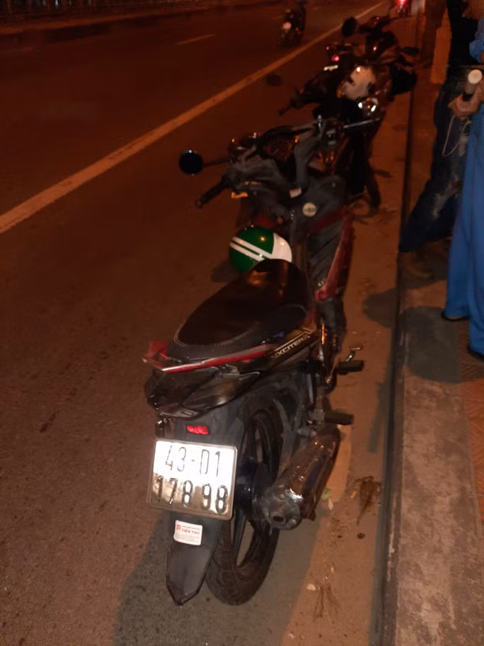  Xe máy cùng tư trang của người đàn ông mất tích để lại