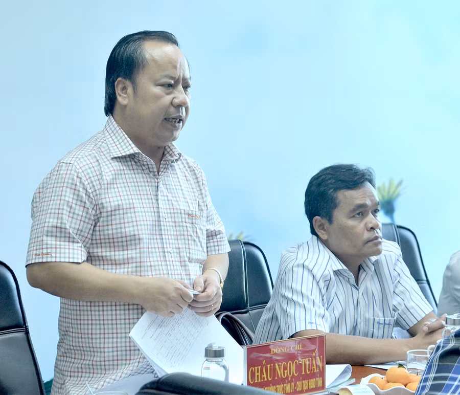 Phó Bí thư Thường trực Tỉnh ủy Châu Ngọc Tuấn phát biểu tại buổi làm việc của Thường trực Tỉnh ủy với Sở Văn hóa-Thể thao và Du lịch. Ảnh: Phương Linh