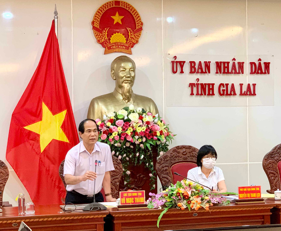 Sau cuộc họp trực tuyến, Chủ tịch UBND tỉnh Võ Ngọc Thành có chỉ đạo nhanh đối với một số sở, ngành về công tác phòng-chống dịch. Ảnh Như Nguyện