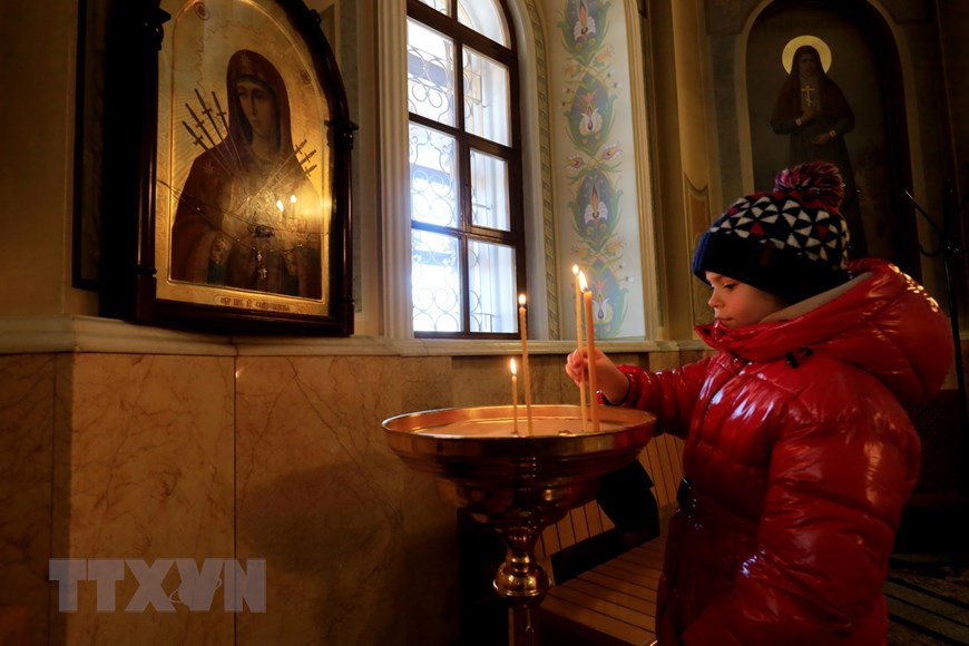 Nhà thờ Thánh Mikhail mở cửa hằng ngày, đón mọi người dân đến tham quan và chiêm bái. (Ảnh: Trần Hiếu/TTXVN) Nhà thờ Thánh Mikhail mở cửa hằng ngày, đón mọi người dân đến tham quan và chiêm bái. (Ảnh: Trần Hiếu/TTXVN)