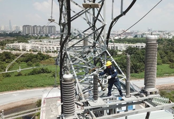Hóa đơn tiền điện dự báo sẽ tăng mạnh trong những tháng tới. ẢNH: NG.NG Hóa đơn tiền điện dự báo sẽ tăng mạnh trong những tháng tới. ẢNH: NG.NG