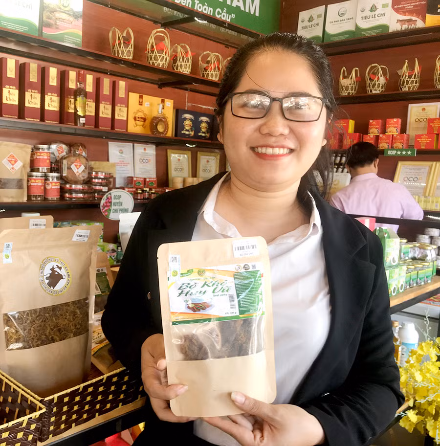 Công ty TNHH một thành viên Bò khô Huy Vũ (huyện Đak Đoa) tự mua tem truy xuất nguồn gốc. Ảnh: Nguyễn Diệp