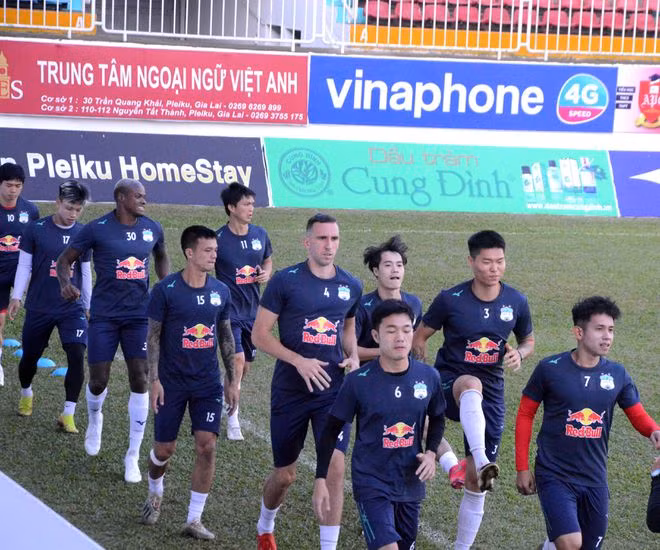 HAGL tích cực tập luyện chuẩn bị cho trận đấu gặp Bình Định. Ảnh: Minh Vỹ HAGL tích cực tập luyện chuẩn bị cho trận đấu gặp Bình Định. Ảnh: Minh Vỹ