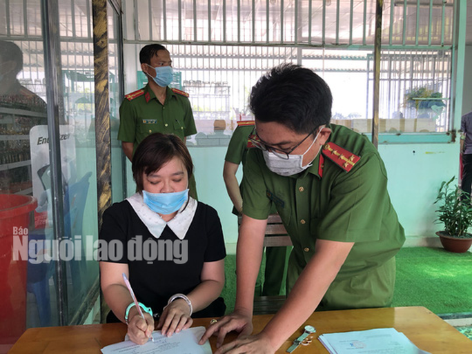 Mẩn ký vào các quyết định tố tụng Mẩn ký vào các quyết định tố tụng