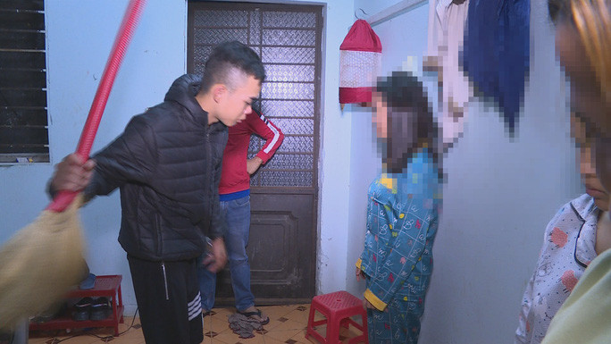 Ba cô gái bị đối tượng Nguyễn Tiến Thành Đạt đánh đập, nhốt trong phòng trọ