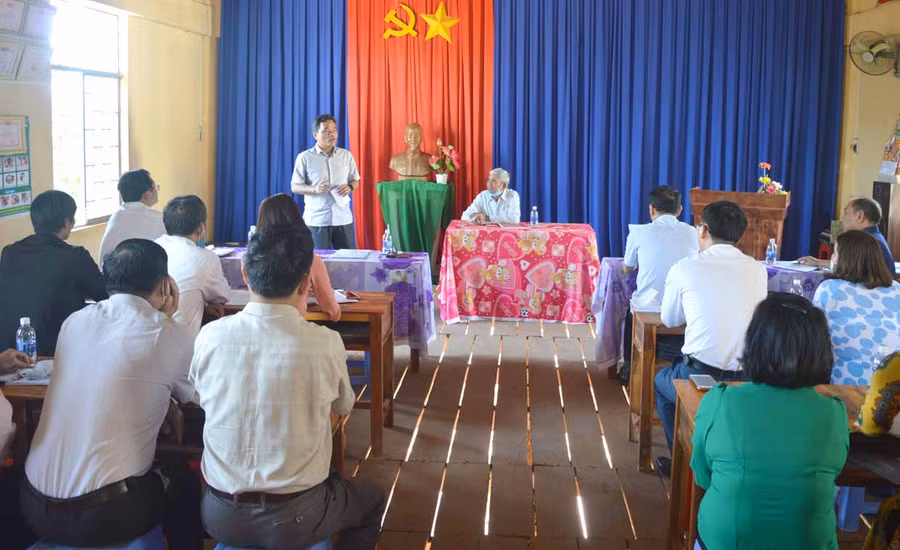 Bí thư Tỉnh ủy Hồ Văn Niên phát biểu tại buổi sinh hoạt Chi bộ làng Phung (xã Biển Hồ, TP. Pleiku). Ảnh: Phương Dung