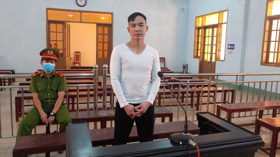 Bị cáo Dương tại phiên tòa. Ảnh: R’Ô Hok