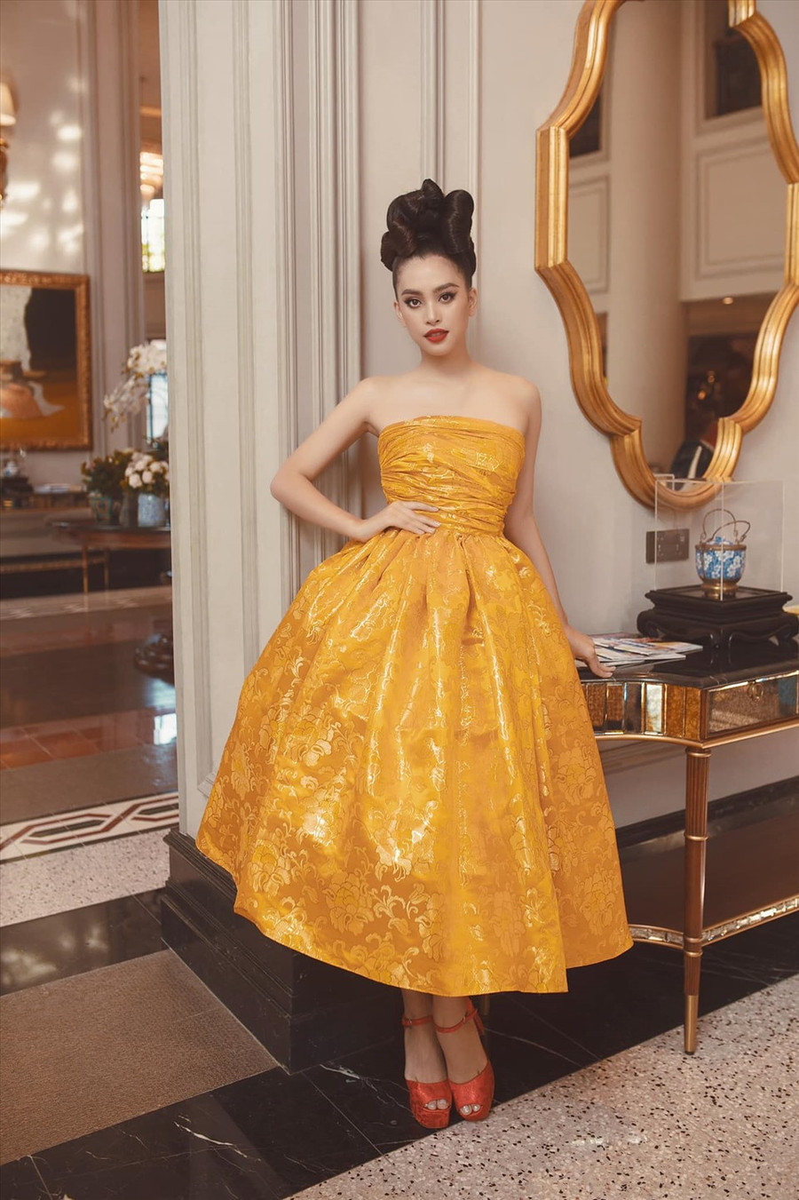 Bước sang năm 2021, Tiểu Vy mong muốn cô sẽ thay đổi phong cách thời trang đa dạng hơn. Người đẹp cho biết cô không muốn bản thân bị “một màu” và nhàm chán trong mắt khán giả. Ảnh: NSCC.