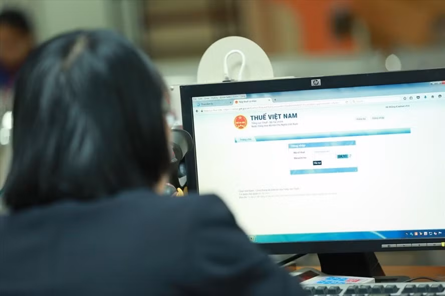 Việc nhanh chóng vào cuộc để xử lý khoanh, xoá nợ phần nào giảm áp lực với quản lý thuế, mặt khác góp phần tháo gỡ khó khăn cho doanh nghiệp. Ảnh Hải Nguyễn.