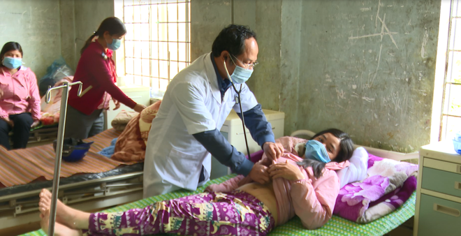 Trước đó tại xã Măng Cành cũng phát hiện chùm ca bệnh do ngộ độc thực phẩm sau khi ăn tết chuồng trâu ẢNH: ĐỨC NHẬT Trước đó tại xã Măng Cành cũng phát hiện chùm ca bệnh do ngộ độc thực phẩm sau khi ăn tết chuồng trâu ẢNH: ĐỨC NHẬT