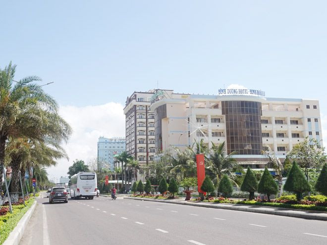 3 khách sạn ven biển nằm trong diện di dời nằm ở phía đông đường An Dương Vương, một trong những khu phố sầm uất nhất ở Quy Nhơn ẢNH: HOÀNG TRỌNG