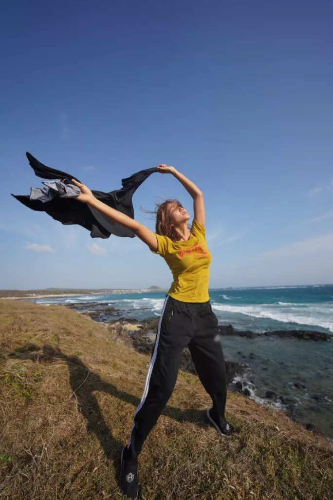 Không cần lụa là, H' hen Niê vẫn đẹp xuất sắc