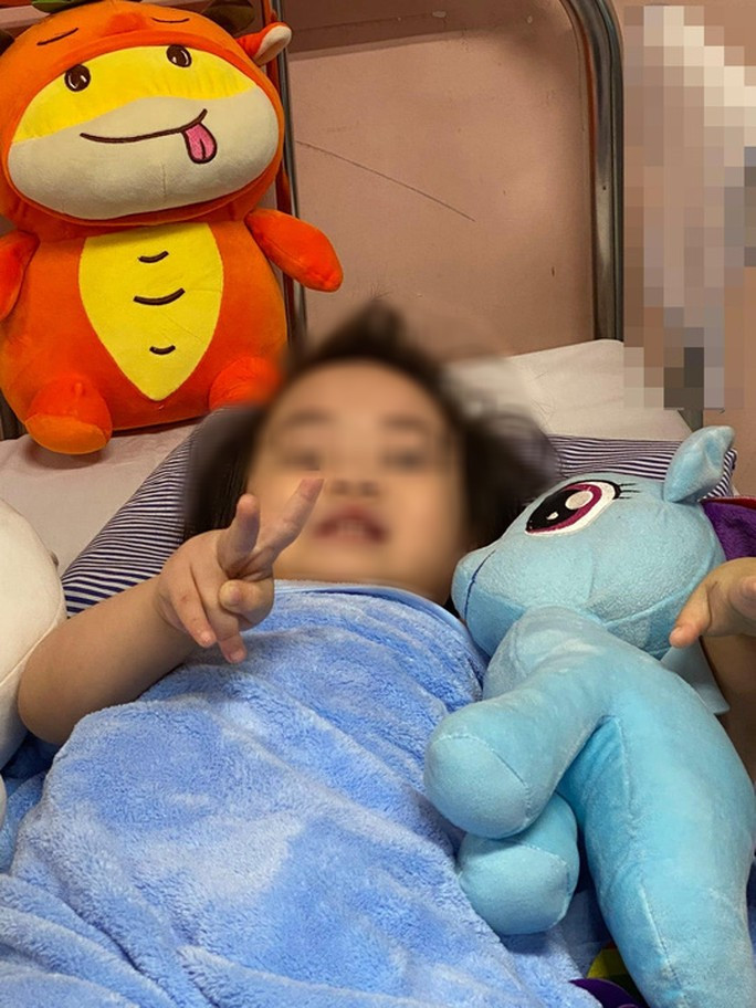 Bé gái rơi từ tầng 12A chung cư sẽ ra viện vào ngày mai, 5-3 Bé gái rơi từ tầng 12A chung cư sẽ ra viện vào ngày mai, 5-3