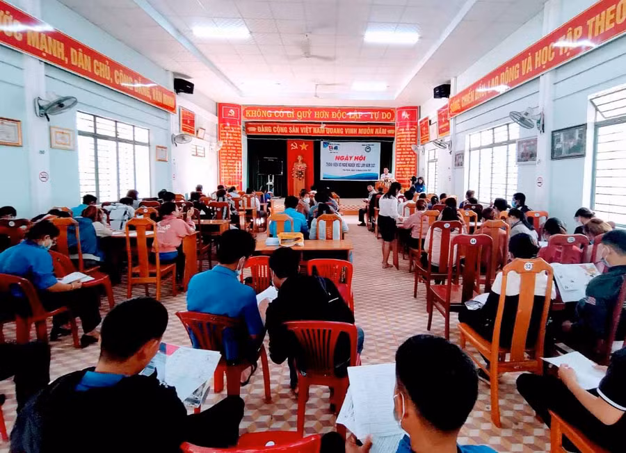 Đoàn viên tham gia Ngày hội thĐoàn viên tham gia Ngày hội thanh niên với nghề nghiệp, việc làm tại UBND huyện Phú Thiện.Ảnh.Vũ Chianh niên với nghề nghiệp, việc làm tại UBND huyện Phú Thiện.Ảnh.Vũ Chi