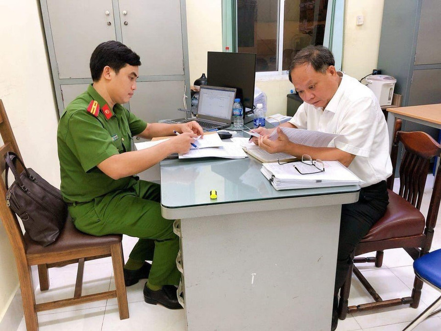 Bị can Tất Thành Can làm việc tại Cơ quan Công an. Ảnh: CACC Bị can Tất Thành Can làm việc tại Cơ quan Công an. Ảnh: CACC