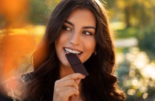 Sô cô la đen nguyên chất giúp cải thiện sức khỏe nhận thức - Ảnh: Shutterstock Sô cô la đen nguyên chất giúp cải thiện sức khỏe nhận thức - Ảnh: Shutterstock