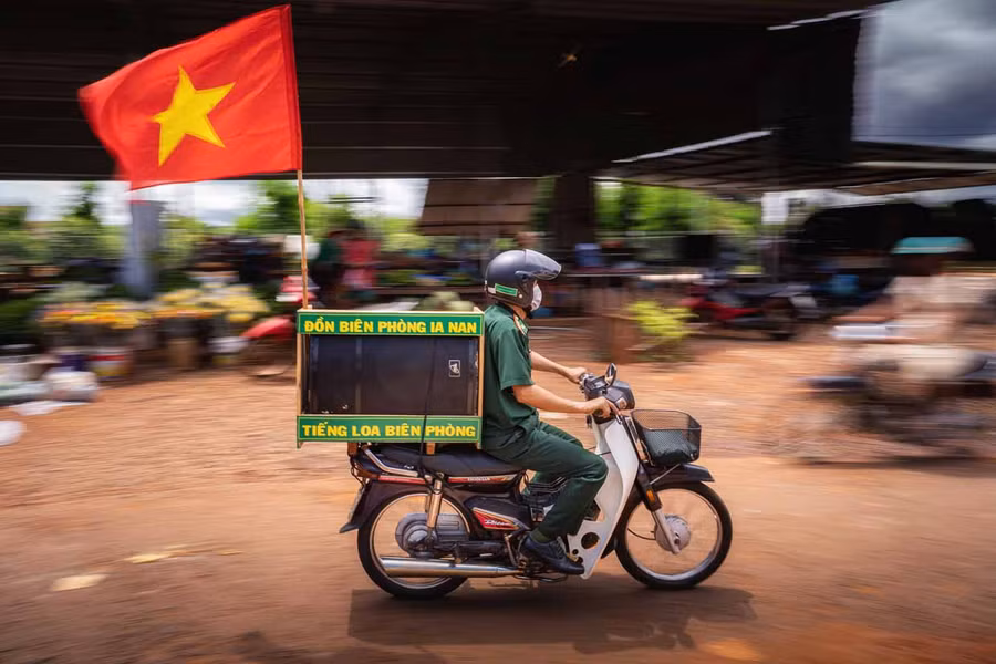 Tác phẩm Tiếng loa biên phòng của NSNA Hoàng Quốc Vĩnh.