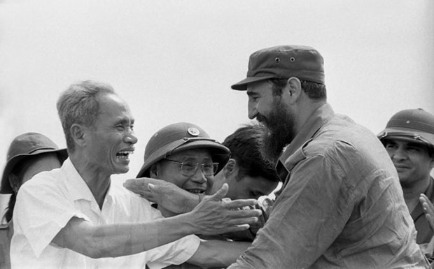 Thủ tướng Cuba Fidel Castro cùng Thủ tướng Phạm Văn Đồng trong cuộc mít tinh của nhân dân Quảng Trị chào mừng Đoàn đến thăm vùng Giải phóng miền Nam Việt Nam, ngày 15/9/1973. (Ảnh: TTXVN) Thủ tướng Cuba Fidel Castro cùng Thủ tướng Phạm Văn Đồng trong cuộc mít tinh của nhân dân Quảng Trị chào mừng Đoàn đến thăm vùng Giải phóng miền Nam Việt Nam, ngày 15/9/1973. (Ảnh: TTXVN)