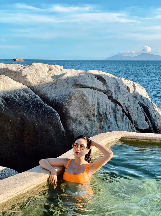 Cô ngày càng xinh đẹp sau khi lấy chồng. ẢNH: FBNV