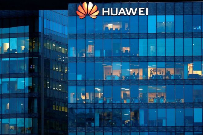 Về lý thuyết, các nhà mạng Mỹ vẫn có thể mua thiết bị của Huawei bằng nguồn vốn tư nhân ẢNH: REUTERS