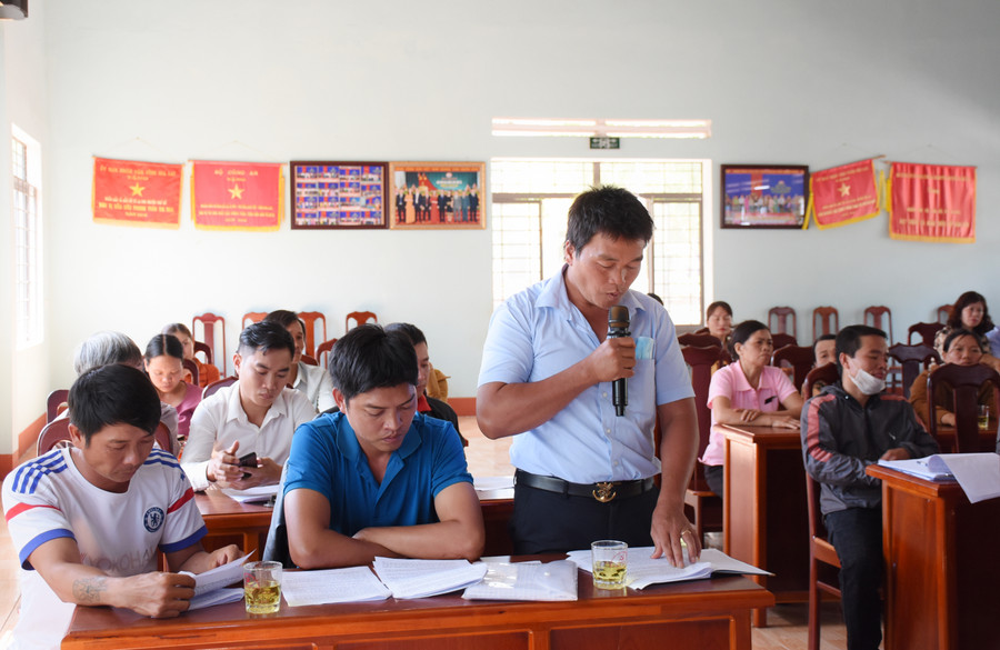 Nhiều công nhân nhận khoán chăm sóc cà phê của Công ty TNHH một thành viên cà phê Gia Lai trước đây không đồng ý với phương án đền bù của huyện đưa ra. Ảnh: Minh Nguyễn Nhiều công nhân nhận khoán chăm sóc cà phê của Công ty TNHH một thành viên cà phê Gia Lai trước đây không đồng ý với phương án đền bù của huyện đưa ra. Ảnh: Minh Nguyễn