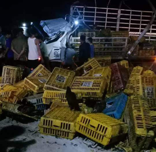  Hiện trường vụ tai nạn giao thông làm 2 người chết, 1 người bị thương