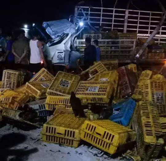  Hiện trường vụ tai nạn giao thông làm 2 người chết, 1 người bị thương