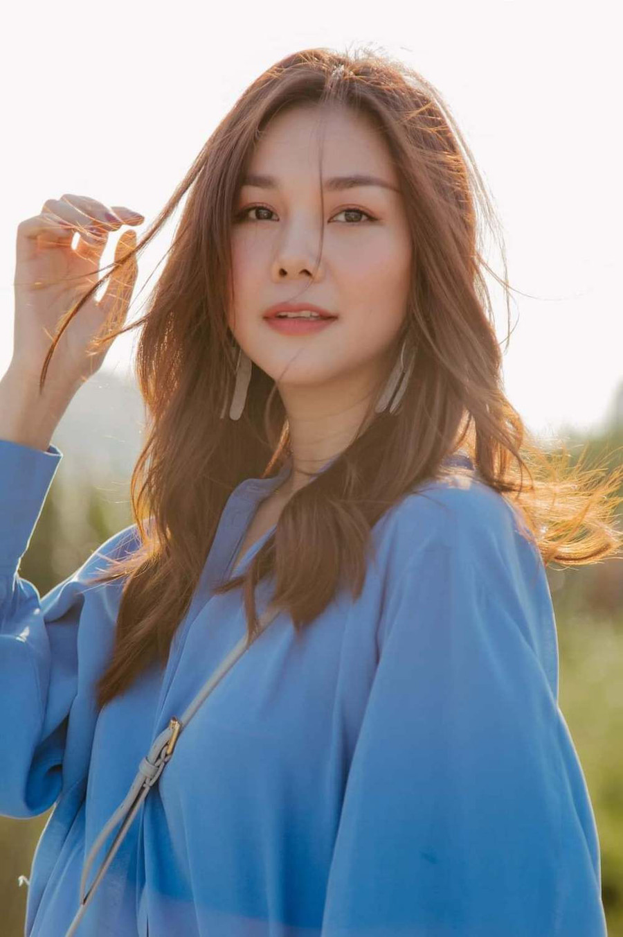 Nữ siêu mẫu sinh năm 1983 khoe cận gương mặt xinh đẹp khi đã ở tuổi U40.