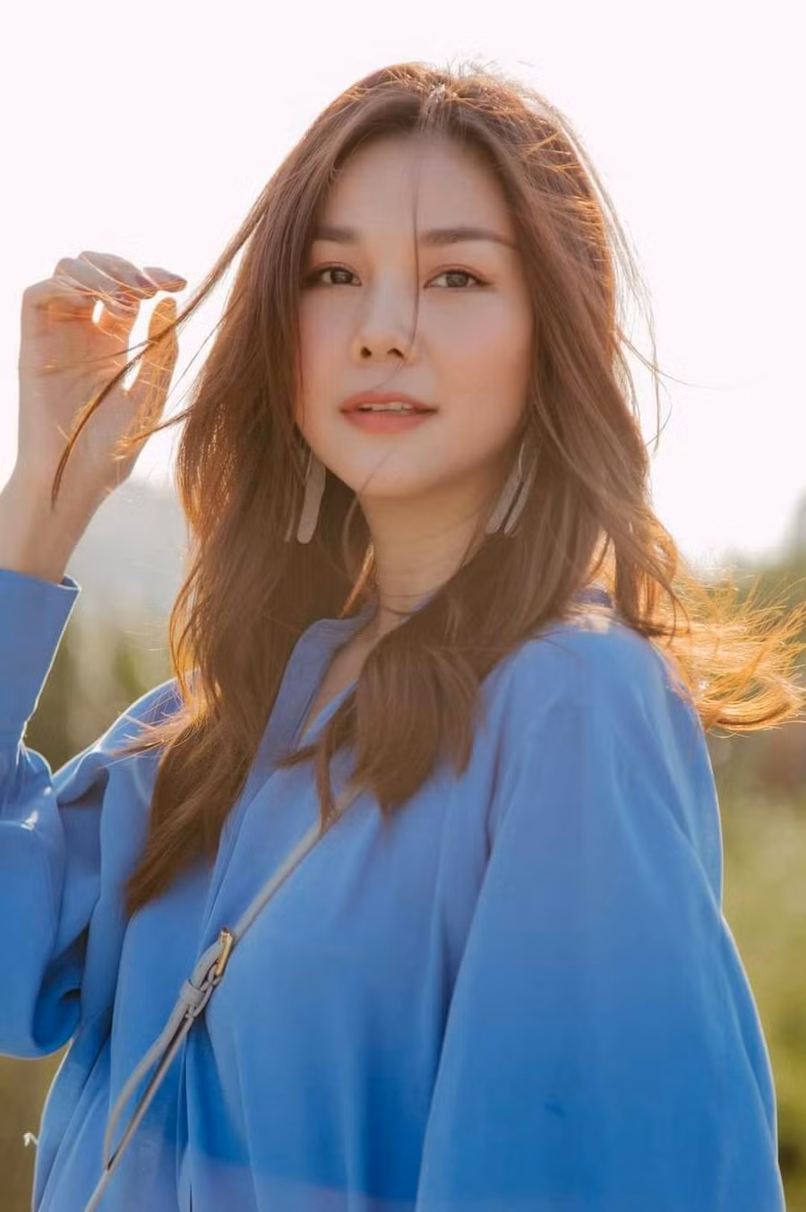 Nữ siêu mẫu sinh năm 1983 khoe cận gương mặt xinh đẹp khi đã ở tuổi U40.