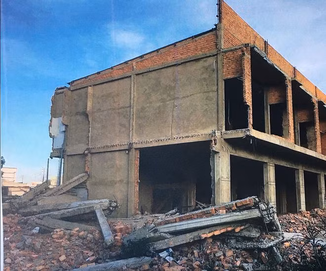 Khối nhà dịch vụ 10.2 có nhiều sai phạm đã khắc phục, tháo dỡ- ẢNH: LÂM VIÊN