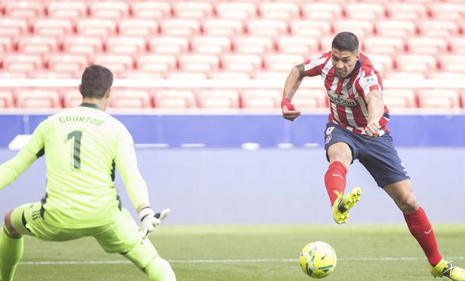 Luis Suarez (phải) mở tỷ số, nhưng lại bỏ lỡ không ít cơ hội giúp Atletico Madrid kết liễu Real Madrid - ẢNH: AFP
