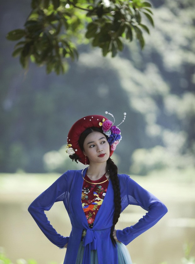 Cũng trong năm 2015, cô xuất hiện ấn tượng với vai Cám trong tác phẩm “Tấm Cám: Chuyện chưa kể” của Ngô Thanh Vân. Vai diễn phản diện này đã cho thấy sự đa dạng trong năng lực diễn xuất của nữ diễn viên sinh năm 1990. Ảnh: NSX Cũng trong năm 2015, cô xuất hiện ấn tượng với vai Cám trong tác phẩm “Tấm Cám: Chuyện chưa kể” của Ngô Thanh Vân. Vai diễn phản diện này đã cho thấy sự đa dạng trong năng lực diễn xuất của nữ diễn viên sinh năm 1990. Ảnh: NSX